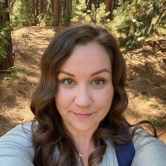 Meet your Posher, Emily - Picture 1 of 2